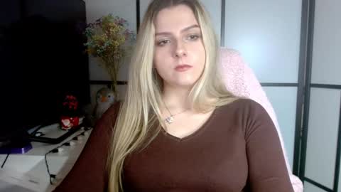 BritneyGlow online show from January 3, 7:18 pm