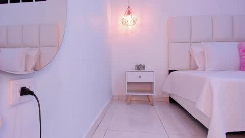 Snapshot of brittany_cute18 chatting on December 13, 11:02 am   online show from December 13, 11:02 am