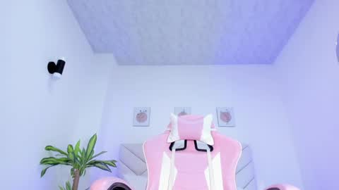 Snapshot of brittany_cute18 chatting on January 21, 2:05 pm   online show from January 21, 2:05 pm