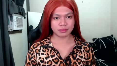 ELLAH online show from December 15, 1:32 pm