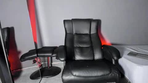 Snapshot of brockhurn_ chatting on December 13, 11:10 pm brockhurn_ online show from December 13, 11:10 pm