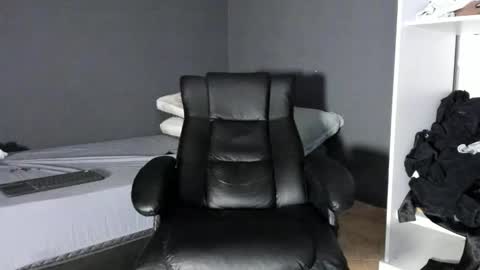 Snapshot of brockhurn_ chatting on December 16, 1:10 am brockhurn_ online show from December 16, 1:10 am