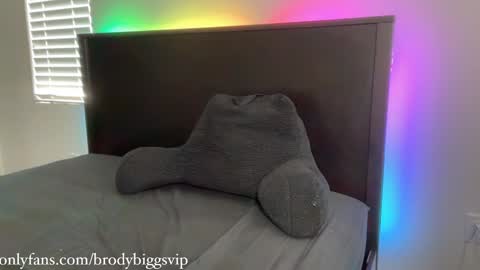 Snapshot of brodybiggs chatting on December 21, 8:43 pm Brody Biggs online show from December 21, 8:43 pm