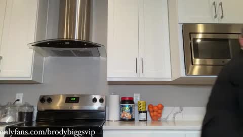 Snapshot of brodybiggs chatting on February 14, 2:18 am Brody Biggs online show from February 14, 2:18 am