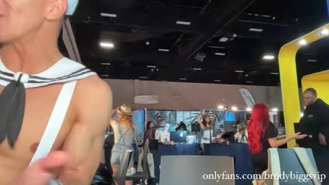 Snapshot of brodybiggs chatting on November 8, 3:29 am Brody Biggs online show from November 8, 3:29 am