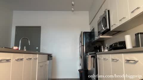 Snapshot of brodybiggs chatting on November 22, 8:19 pm Brody Biggs online show from November 22, 8:19 pm