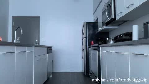 Snapshot of brodybiggs chatting on November 23, 8:19 pm Brody Biggs online show from November 23, 8:19 pm