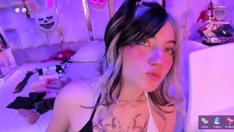 Snapshot of broklin_white23 chatting on January 26, 1:04 pm online show from January 26, 1:04 pm