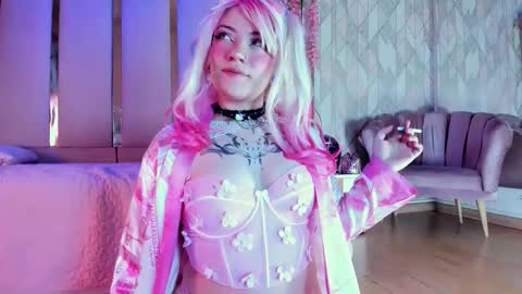 Snapshot of broklin_white23 chatting on December 5, 2:25 pm online show from December 5, 2:25 pm