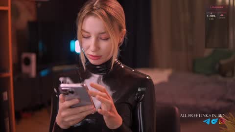 Anna online show from December 6, 2:49 pm