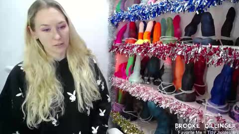 Snapshot of brookedillinger chatting on December 15, 7:51 pm Brooke1993 online show from December 15, 7:51 pm