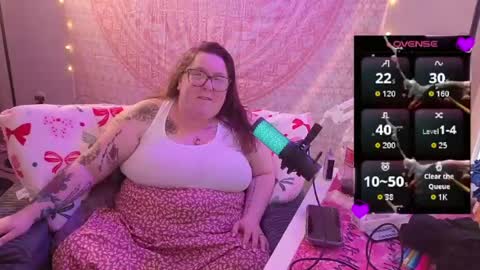 Snapshot of brookenicole3 chatting on May 1, 10:25 pm Madam Brooke online show from May 1, 10:25 pm