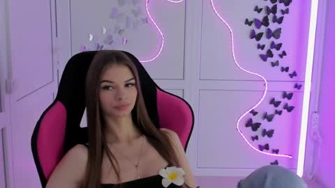 Snapshot of brooklunglow_ chatting on June 25, 12:31 pm Vlada online show from June 25, 12:31 pm