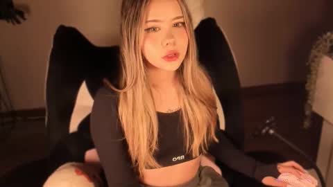 Nat  Independent model  Please help me to reach 200 thumbs up online show from March 4, 4:18 am