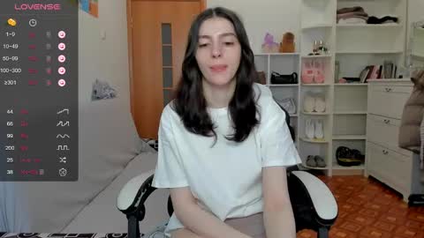 broosnica1 online show from April 24, 7:44 am