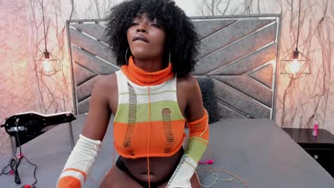 Sara  online show from December 17, 9:05 pm