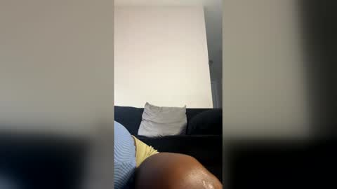 Snapshot of brownnnjuicy chatting on December 17, 2:12 pm brownnnjuicy online show from December 17, 2:12 pm