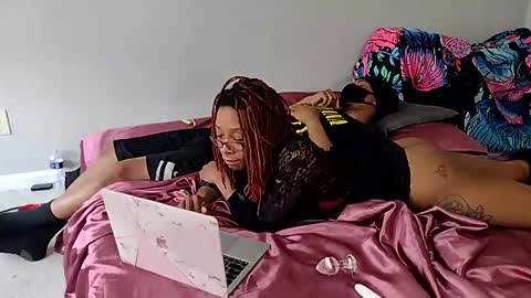 Snapshot of brownnnjuicy chatting on May 9, 6:13 pm brownnnjuicy online show from May 9, 6:13 pm