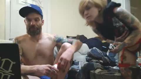 Snapshot of brt37 chatting on February 20, 1:13 am Canadiantryoncouple online show from February 20, 1:13 am