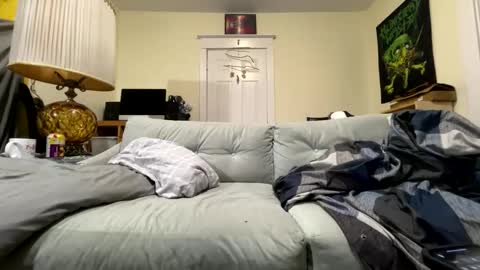 Snapshot of brt37 chatting on February 20, 6:19 am Canadiantryoncouple online show from February 20, 6:19 am