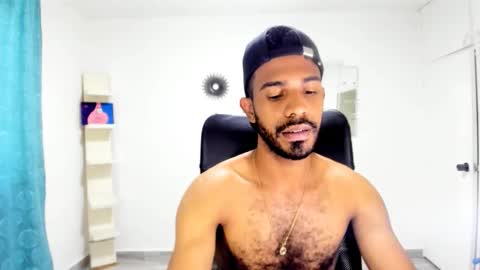 bruce_1111 online show from September 26, 8:35 pm