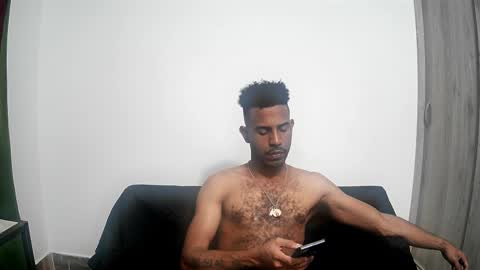 bruce_1111 online show from December 22, 7:00 pm