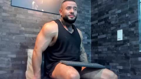 Snapshot of brucedallas chatting on July 17, 12:06 am brucedallas online show from July 17, 12:06 am