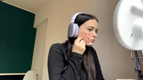 Snapshot of brunaceasor chatting on April 29, 1:15 pm Luna online show from April 29, 1:15 pm