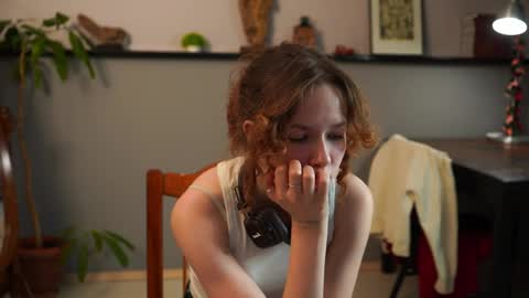 Snapshot of brunaeveritt chatting on April 28, 3:17 pm Tess online show from April 28, 3:17 pm
