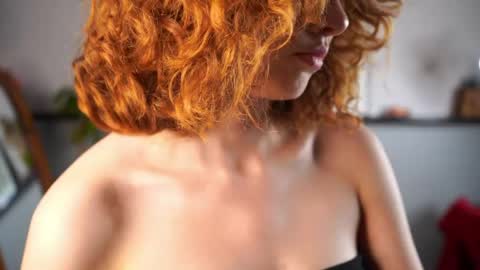 Snapshot of brunaeveritt chatting on May 5, 3:31 pm Tess online show from May 5, 3:31 pm