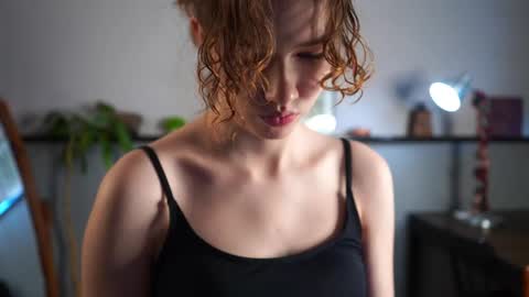 Snapshot of brunaeveritt chatting on May 9, 1:49 pm Tess online show from May 9, 1:49 pm