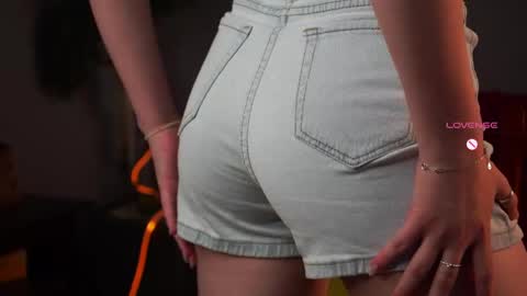 Snapshot of brunaeveritt chatting on June 3, 2:33 pm Tess online show from June 3, 2:33 pm