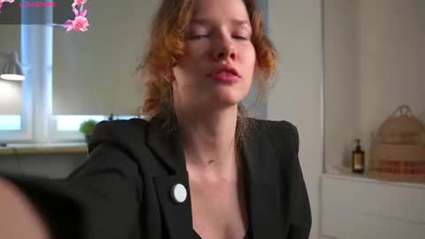 Snapshot of brunaeveritt chatting on June 30, 2:07 pm Tess online show from June 30, 2:07 pm