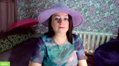 Snapshot of brunette7786 chatting on June 6, 10:03 pm Julia online show from June 6, 10:03 pm