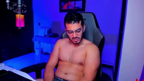 Snapshot of bruno_diaz31 chatting on July 23, 4:54 am Bruno online show from July 23, 4:54 am