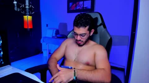 Snapshot of bruno_diaz31 chatting on July 24, 4:43 am Bruno online show from July 24, 4:43 am