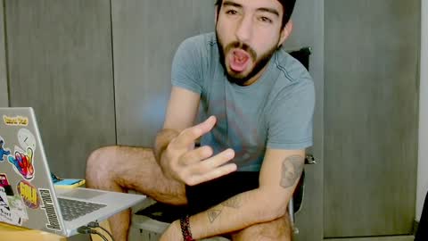 Snapshot of brunobaibe chatting on January 2, 4:24 pm brunobaibe online show from January 2, 4:24 pm