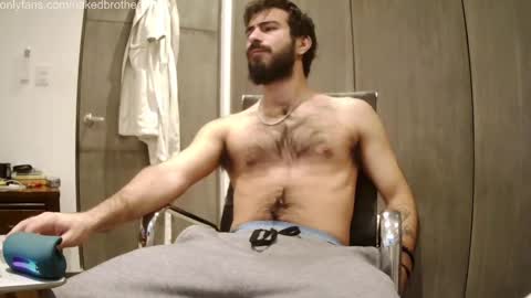 Snapshot of brunobaibe chatting on February 28, 2:31 am brunobaibe online show from February 28, 2:31 am