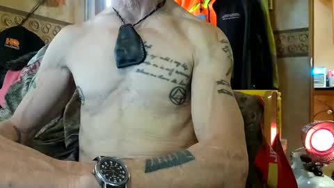 Steve... aka SkinnieDippin aka TimberTramp online show from December 30, 8:04 pm