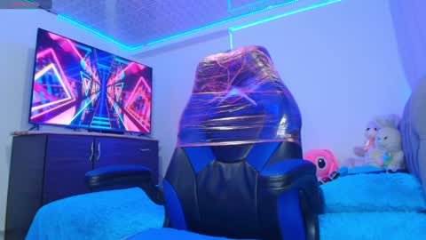 BRYAM INDEPENDENT MODEL online show from January 4, 4:12 am