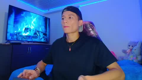 BRYAM INDEPENDENT MODEL online show from January 6, 1:53 am