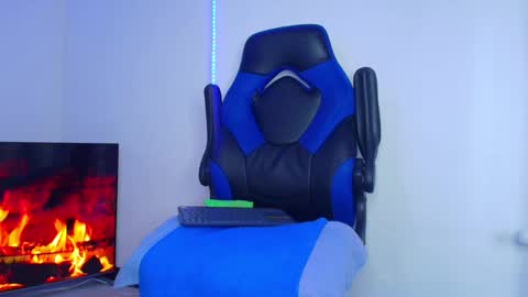 BRYAM INDEPENDENT MODEL online show from January 29, 5:51 am