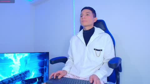 BRYAM INDEPENDENT MODEL online show from February 1, 3:30 am