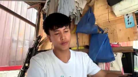 Snapshot of bryan_________ chatting on May 16, 8:22 am BRYAN JEMY online show from May 16, 8:22 am