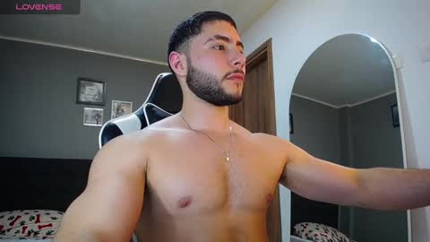 Snapshot of bryan_oficials chatting on December 19, 3:18 am bryan_oficials online show from December 19, 3:18 am