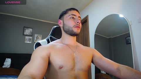 Snapshot of bryan_oficials chatting on January 8, 12:38 am bryan_oficials online show from January 8, 12:38 am