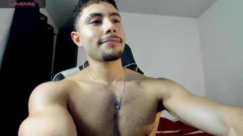 Snapshot of bryan_oficials chatting on December 5, 5:05 am bryan_oficials online show from December 5, 5:05 am