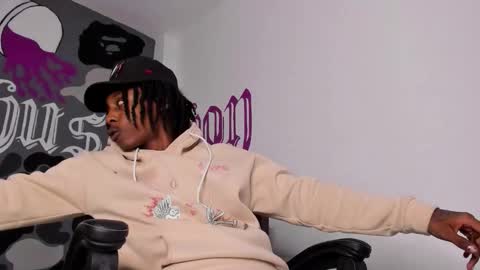 Snapshot of bryxxxon1 chatting on March 21, 4:28 am Bryxon online show from March 21, 4:28 am