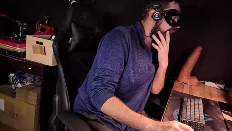 Snapshot of btarkhun chatting on October 31, 8:43 pm Anal Orgasm online show from October 31, 8:43 pm