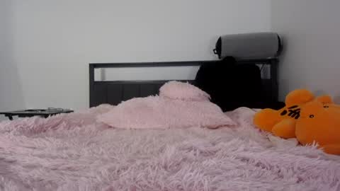 Snapshot of bubble_girl_lo chatting on June 18, 9:36 am Queen Lola XXX online show from June 18, 9:36 am